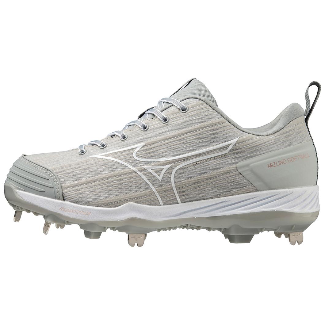 Mizuno Sweep 6 Low Womens Metal Softball Cleat